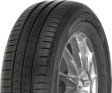Gros plan de la bande de roulement Hankook Kinergy Eco 2 K435