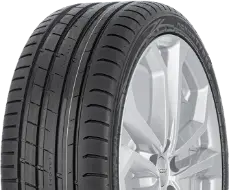 Gros plan de la bande de roulement Nokian Tyres Powerproof 1