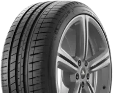 Gros plan de la bande de roulement Michelin PILOT SPORT 3